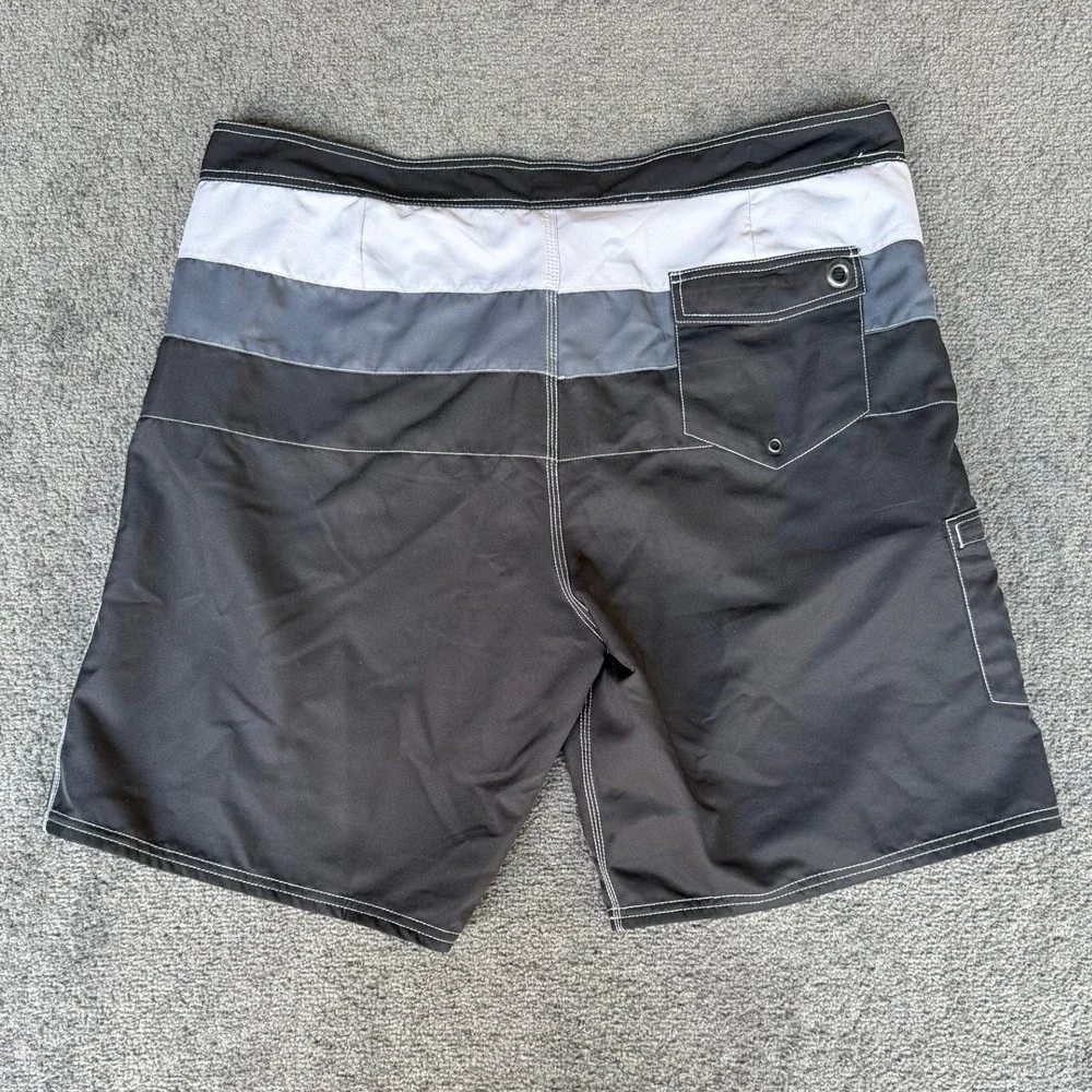 Boat Bum Liquid Yacht Wear‎ Mens 40 Board Shorts Black Grey Colorblock Cargo